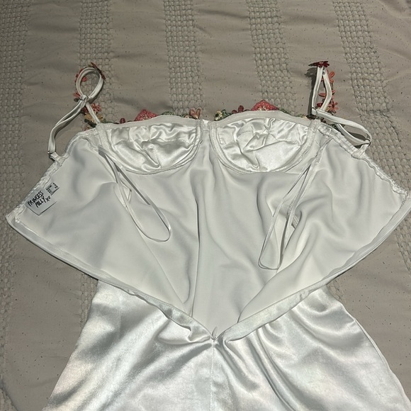 Princess Polly. US size “0” White fitted silk dress - Picture 3 of 5